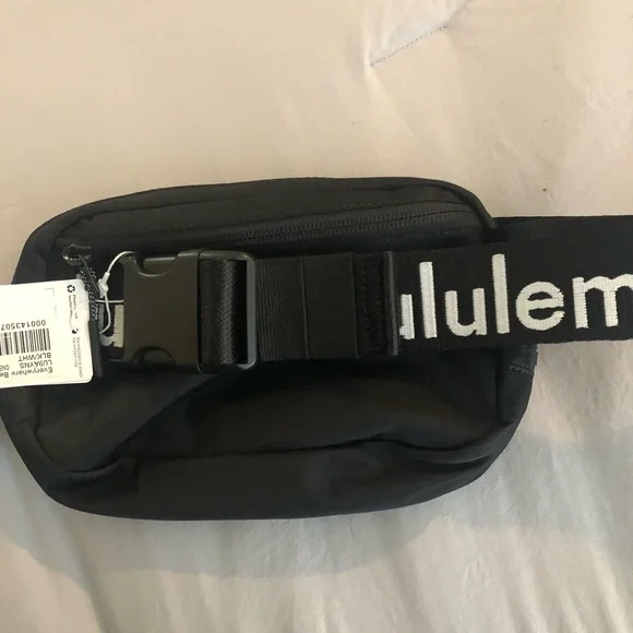 Lululemon everywhere belt bag in black and white. - Picture 3 of 3